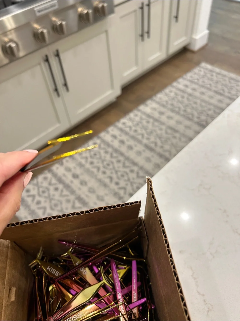 Brand new KISS Metallic Pink & Gold  tweezers bulk- imPRESS Tweezer Pack of 97